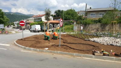 postavljanje PVC rubnjaka